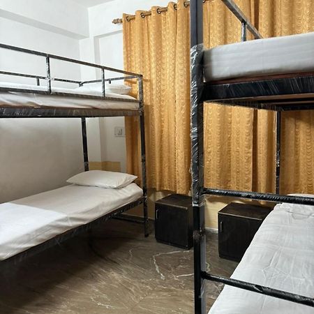 Sattva Cafe And Motel Rishikesh Bagian luar foto