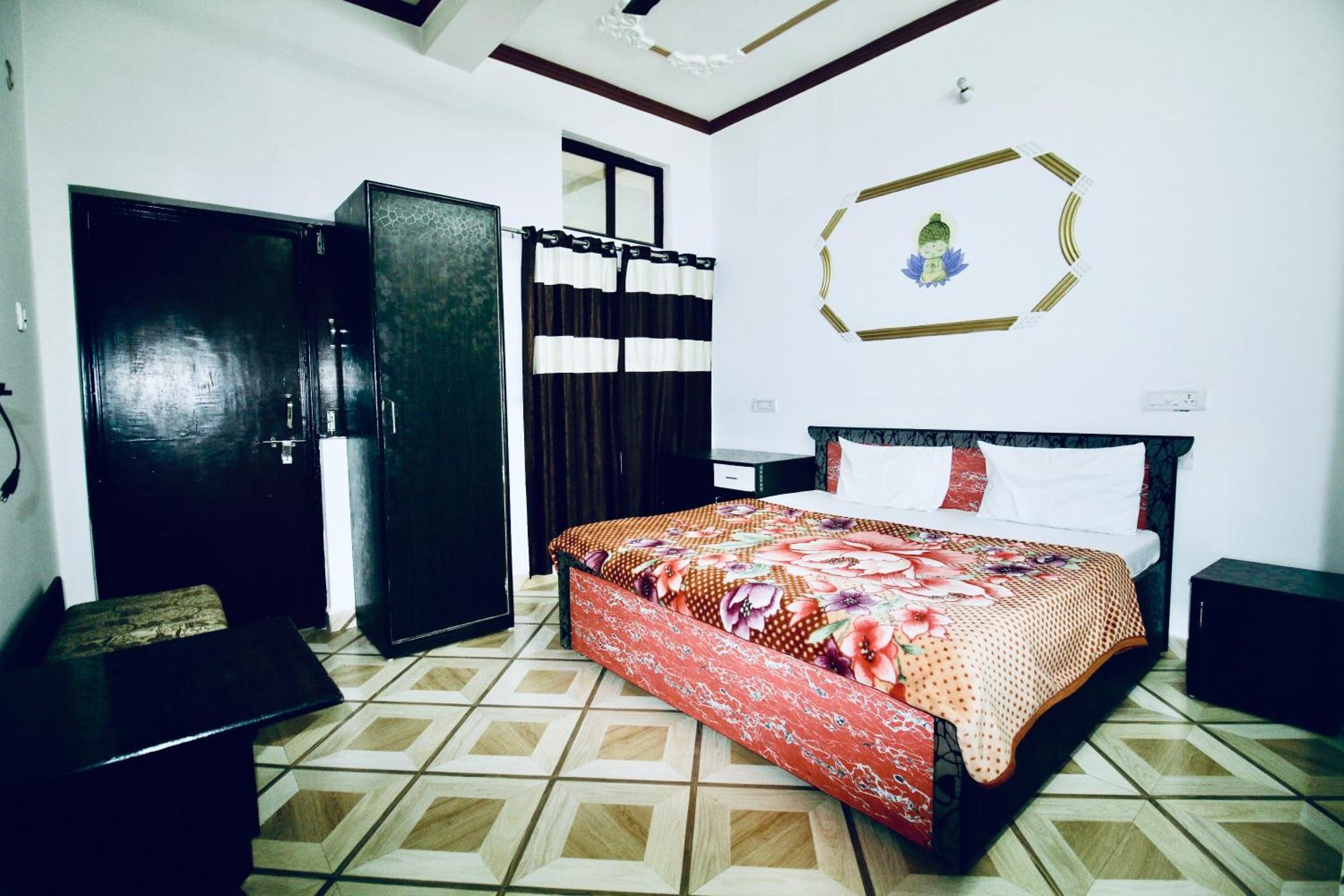 Sattva Cafe And Motel Rishikesh Bagian luar foto